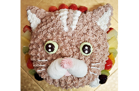 型抜きデコレーションケーキ